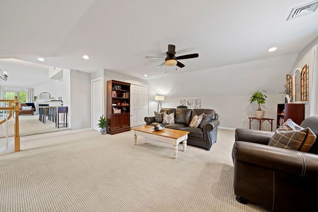 7 Evergreen Circle 7, Canton, MA 02021