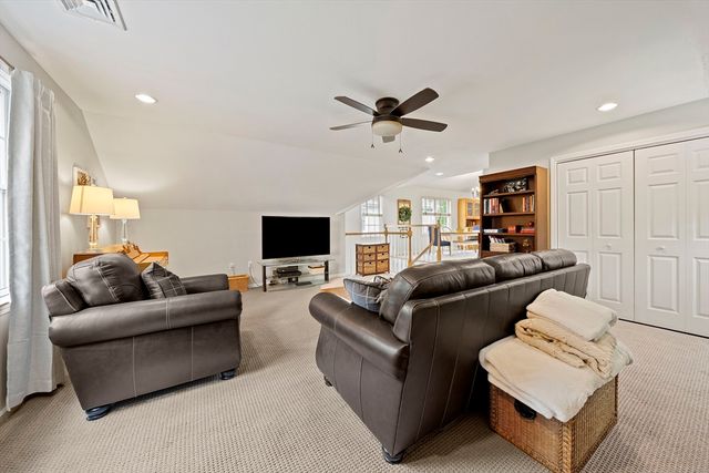 7 Evergreen Circle 7, Canton, MA 02021