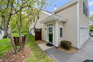7 Evergreen Circle 7, Canton, MA 02021