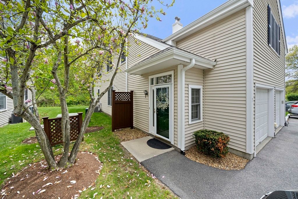 7 Evergreen Circle 7, Canton, MA 02021