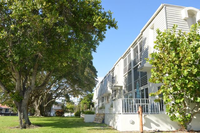 775 Jeffery Street 5-303, Boca Raton, FL 33487