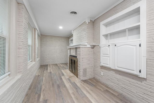 3430 E Crystal St, Wichita, KS 67216