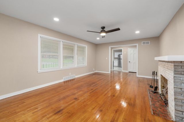 3430 E Crystal St, Wichita, KS 67216