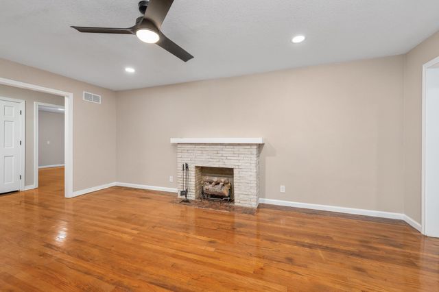 3430 E Crystal St, Wichita, KS 67216