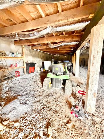 303 Robertson Lane, Speedwell, TN 37870