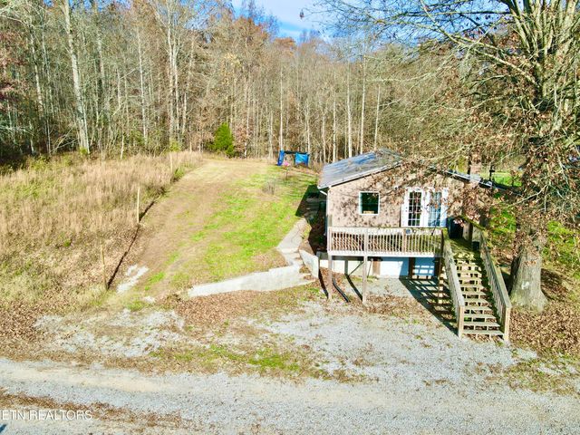 303 Robertson Lane, Speedwell, TN 37870
