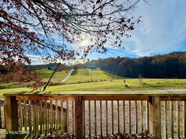 303 Robertson Lane, Speedwell, TN 37870