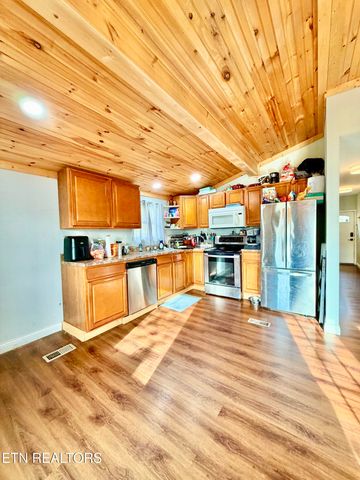 303 Robertson Lane, Speedwell, TN 37870