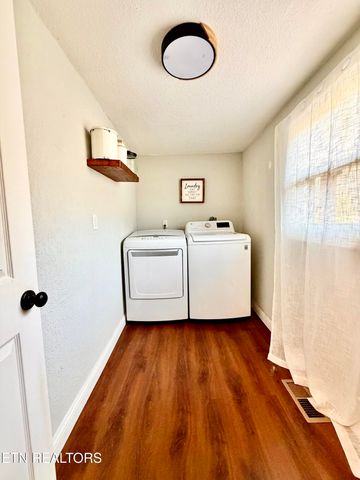 303 Robertson Lane, Speedwell, TN 37870