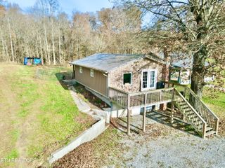 303 Robertson Lane, Speedwell, TN 37870