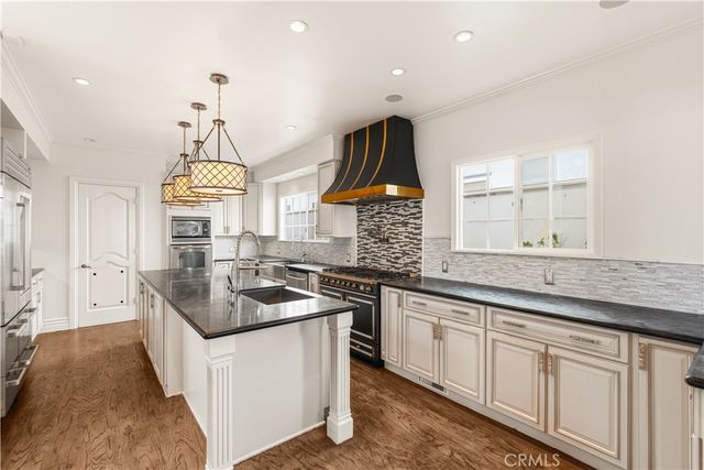 94 Linda Isle, Newport Beach, CA 92660