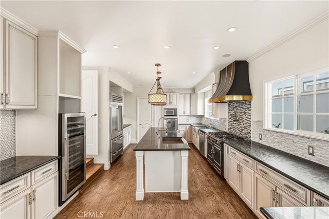 94 Linda Isle, Newport Beach, CA 92660