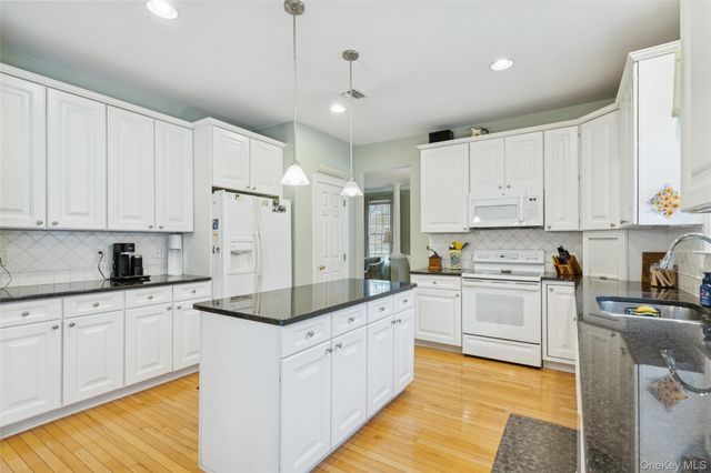 51 Cedar Drive, Tuxedo Park, NY 10987