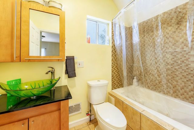 7412 S PHILLIPS Avenue, Chicago, IL 60649