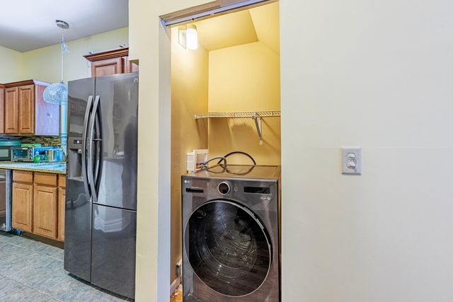 7412 S PHILLIPS Avenue, Chicago, IL 60649