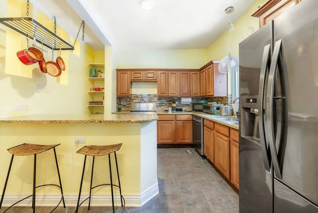 7412 S PHILLIPS Avenue, Chicago, IL 60649