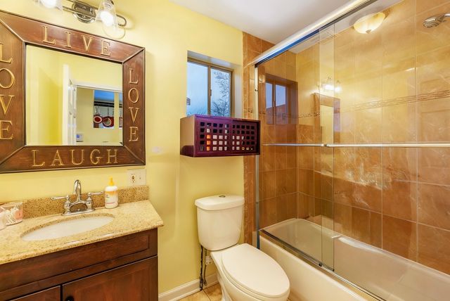 7412 S PHILLIPS Avenue, Chicago, IL 60649