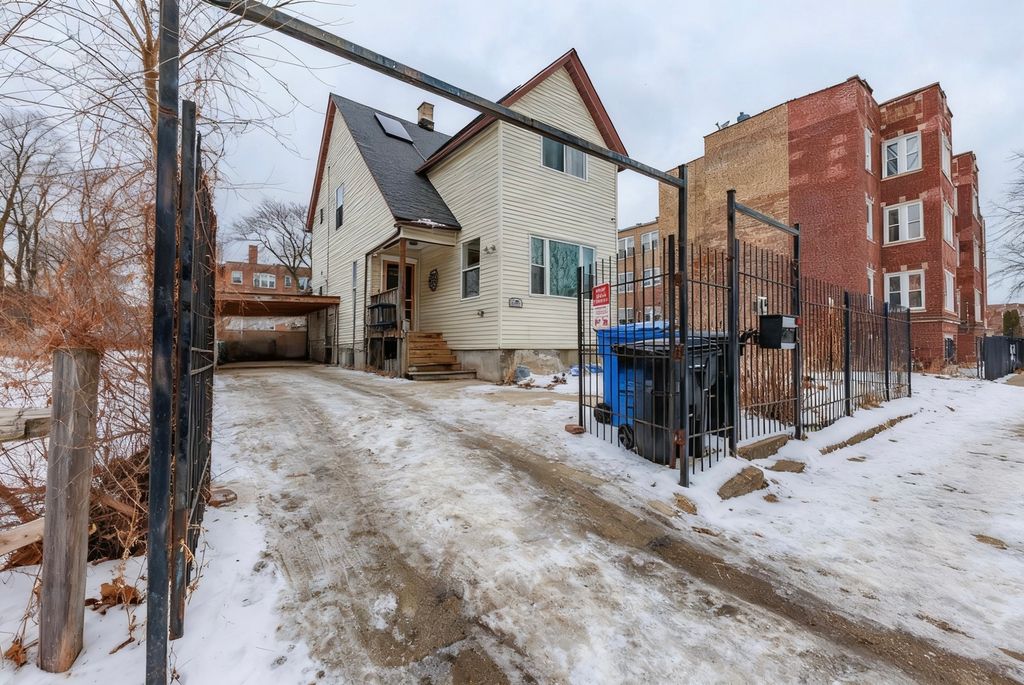 7412 S PHILLIPS Avenue, Chicago, IL 60649