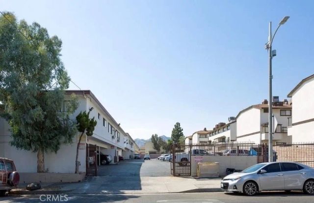 13050 Dronfield, Sylmar, CA 91342