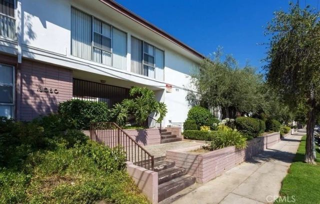13050 Dronfield, Sylmar, CA 91342