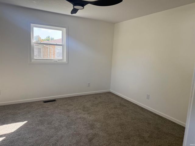 1208 N Mulberry Street, Hartford City, IN 47348