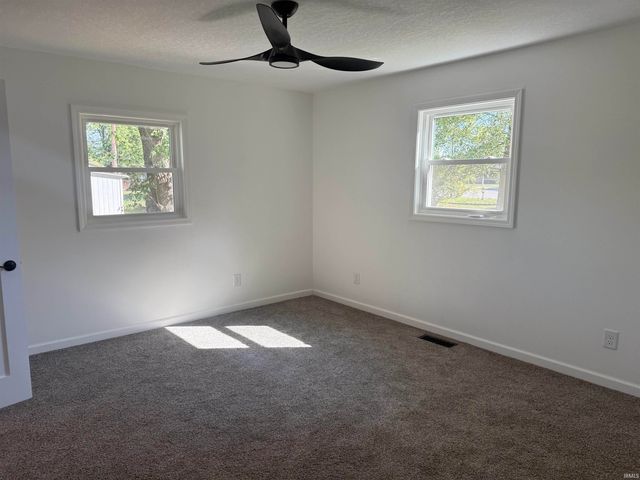 1208 N Mulberry Street, Hartford City, IN 47348