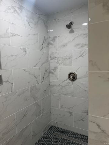 1208 N Mulberry Street, Hartford City, IN 47348