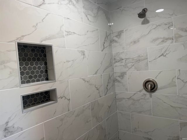 1208 N Mulberry Street, Hartford City, IN 47348