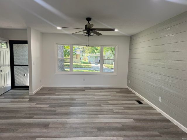 1208 N Mulberry Street, Hartford City, IN 47348