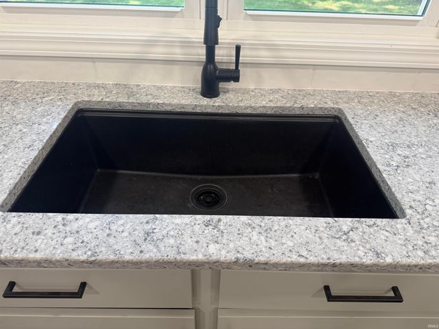 1208 N Mulberry Street, Hartford City, IN 47348