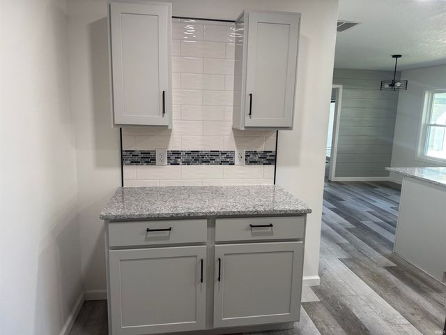 1208 N Mulberry Street, Hartford City, IN 47348