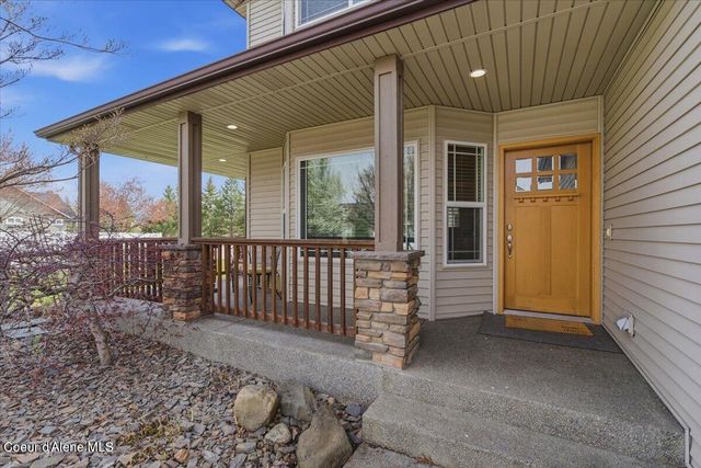621 E Round Up CIR, Hayden, ID 83835