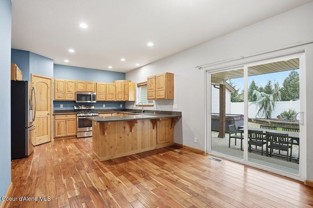 621 E Round Up CIR, Hayden, ID 83835
