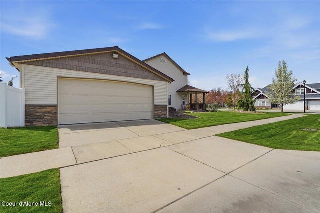 621 E Round Up CIR, Hayden, ID 83835