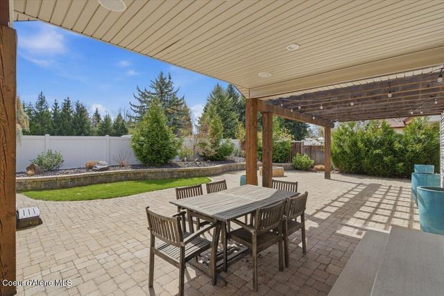621 E Round Up CIR, Hayden, ID 83835