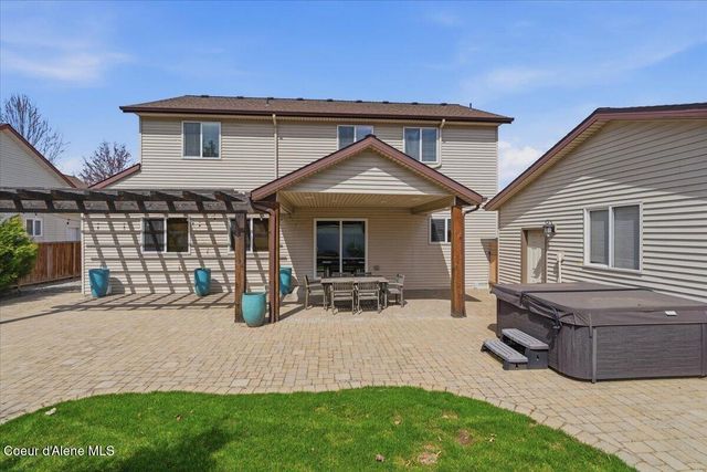 621 E Round Up CIR, Hayden, ID 83835