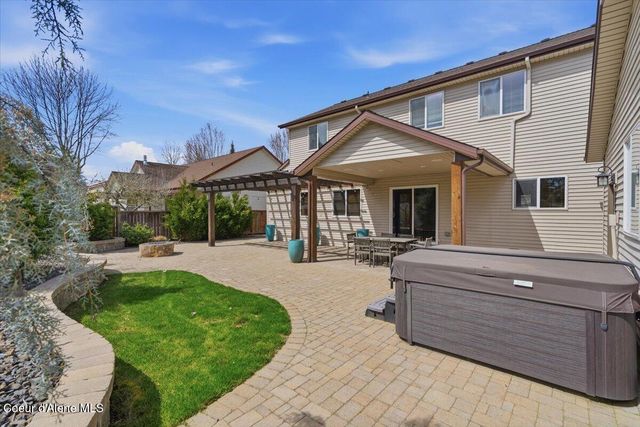 621 E Round Up CIR, Hayden, ID 83835