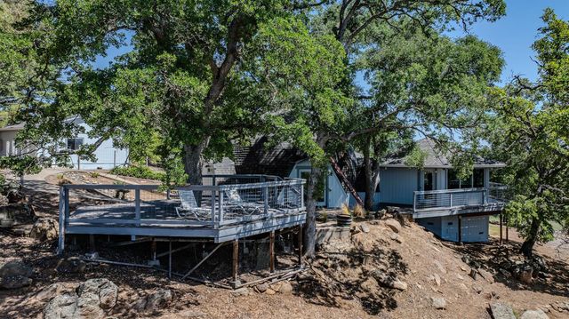 17695 E Overlook Ct, Plymouth, CA 95669