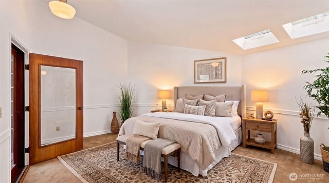 2305 E Lake Sammamish Place SE, Sammamish, WA 98075