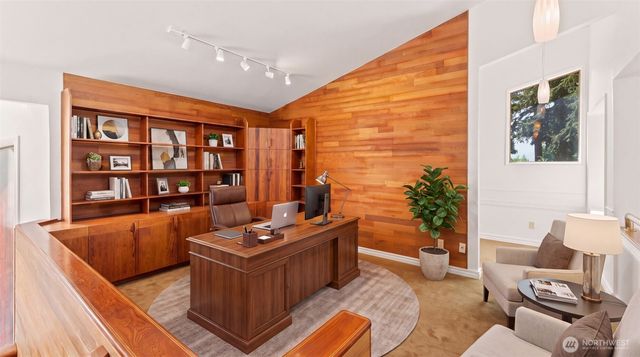 2305 E Lake Sammamish Place SE, Sammamish, WA 98075