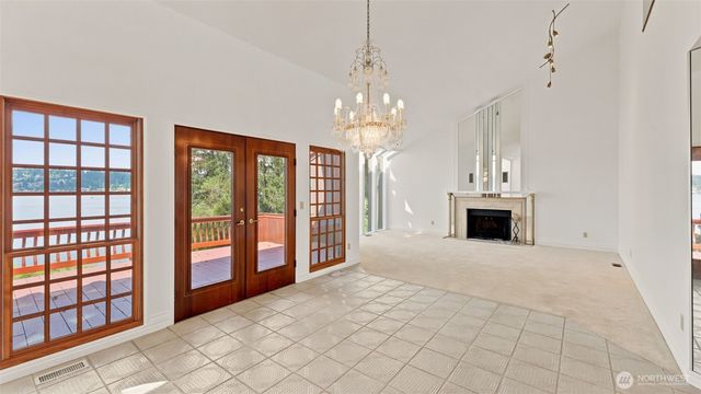 2305 E Lake Sammamish Place SE, Sammamish, WA 98075