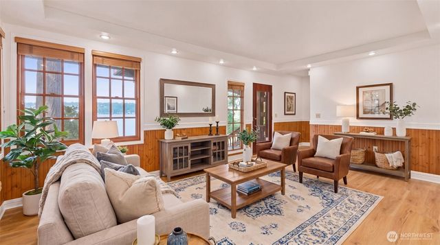 2305 E Lake Sammamish Place SE, Sammamish, WA 98075