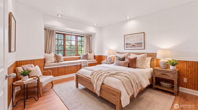 2305 E Lake Sammamish Place SE, Sammamish, WA 98075