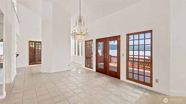 2305 E Lake Sammamish Place SE, Sammamish, WA 98075