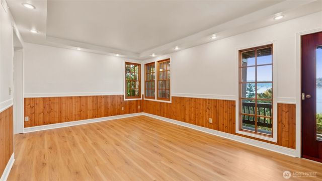 2305 E Lake Sammamish Place SE, Sammamish, WA 98075