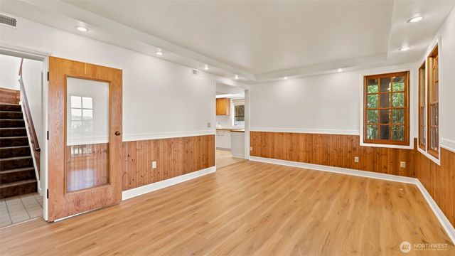 2305 E Lake Sammamish Place SE, Sammamish, WA 98075