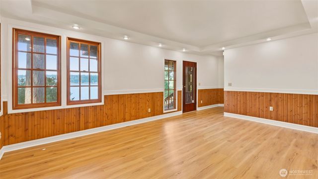 2305 E Lake Sammamish Place SE, Sammamish, WA 98075