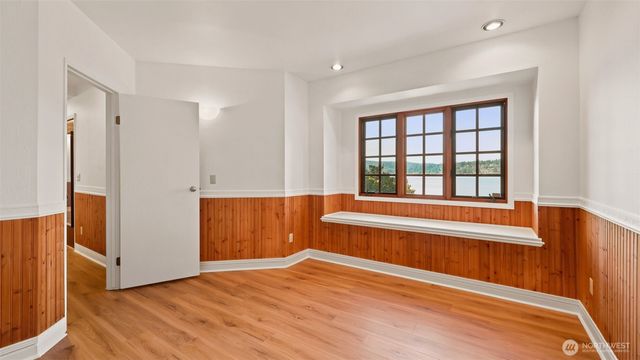 2305 E Lake Sammamish Place SE, Sammamish, WA 98075