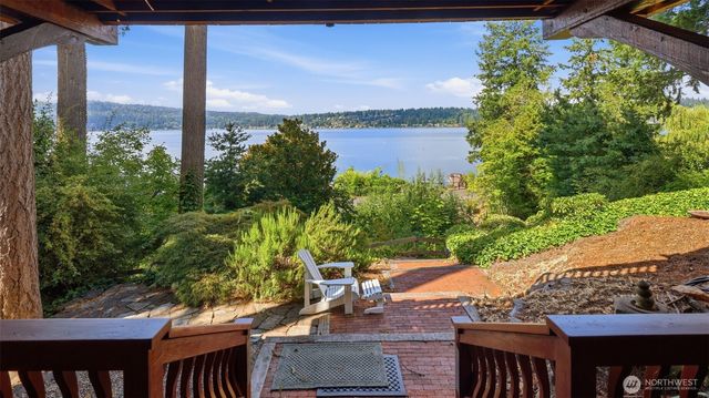 2305 E Lake Sammamish Place SE, Sammamish, WA 98075