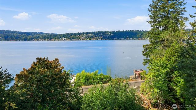 2305 E Lake Sammamish Place SE, Sammamish, WA 98075